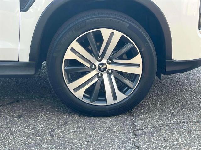 Photo of 2020 Pearl White Mitsubishi Outlander Sport