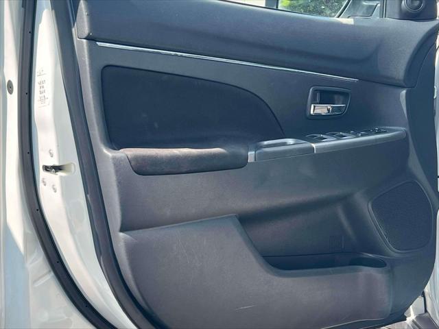 Photo of 2020 Pearl White Mitsubishi Outlander Sport