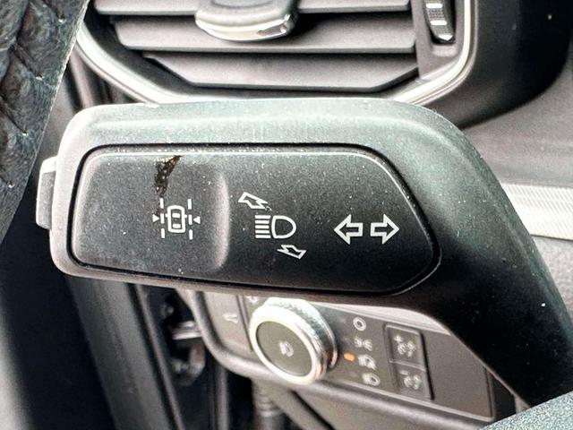 Photo of 2022 Carbonized Gray Metallic Ford Explorer