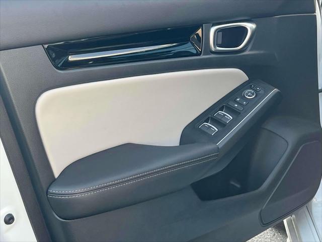 Photo of 2022 Platinum White Pearl Honda Civic