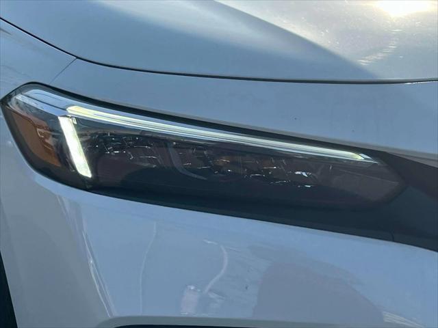 Photo of 2022 Platinum White Pearl Honda Civic