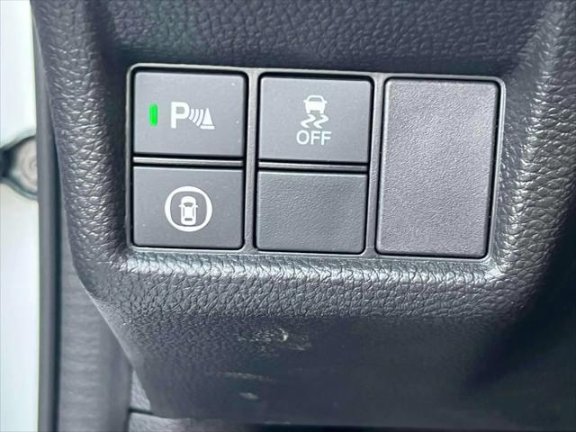 Photo of 2022 Platinum White Pearl Honda Civic