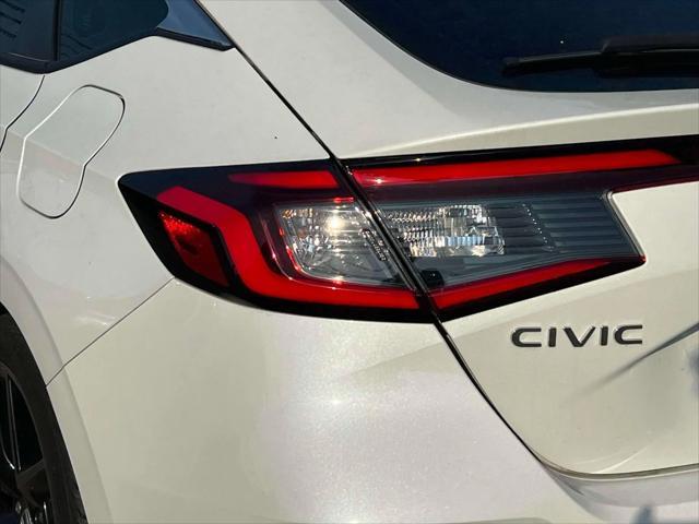 Photo of 2022 Platinum White Pearl Honda Civic