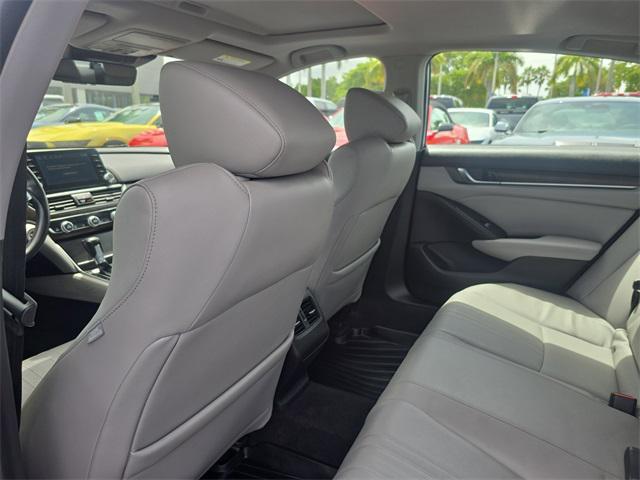 Photo of 2018 Lunar Silver Metallic Honda Accord