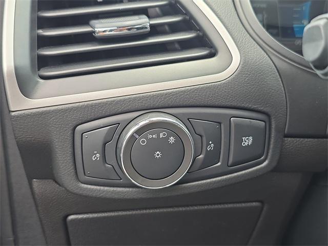 Photo of 2022 Gray Metallic Ford Edge