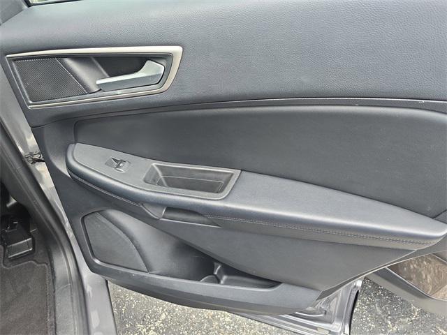 Photo of 2022 Gray Metallic Ford Edge