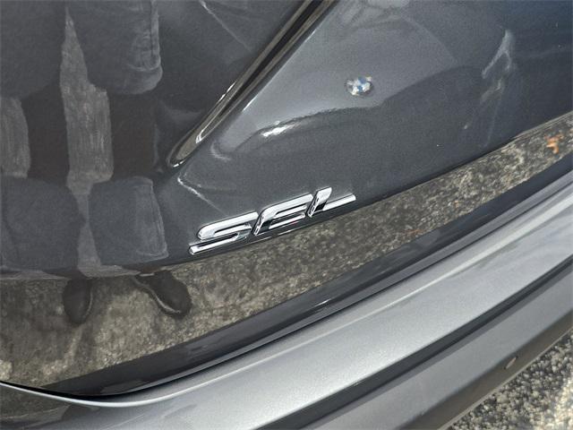 Photo of 2022 Gray Metallic Ford Edge