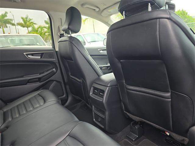 Photo of 2022 Gray Metallic Ford Edge