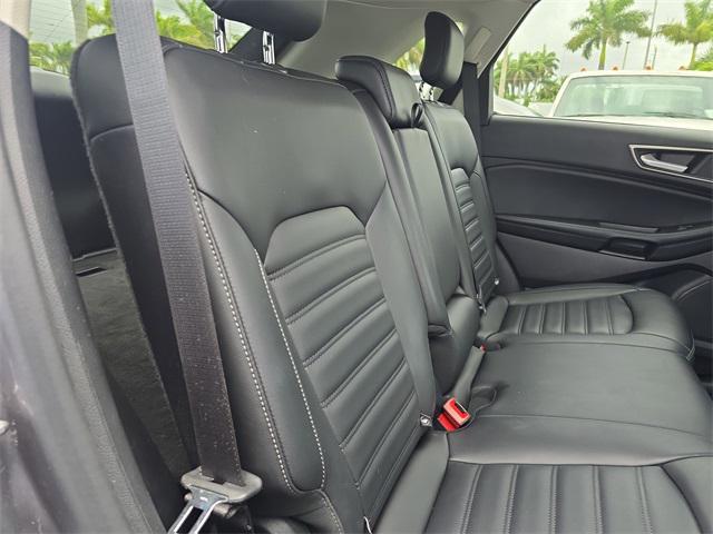 Photo of 2022 Gray Metallic Ford Edge