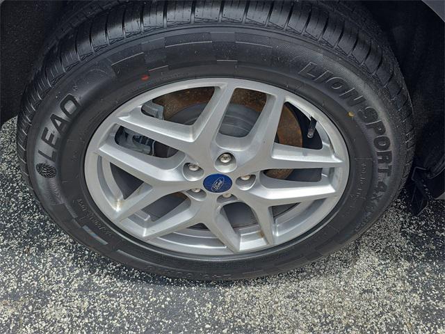 Photo of 2022 Gray Metallic Ford Edge