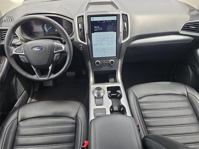 Photo of 2022 Gray Metallic Ford Edge