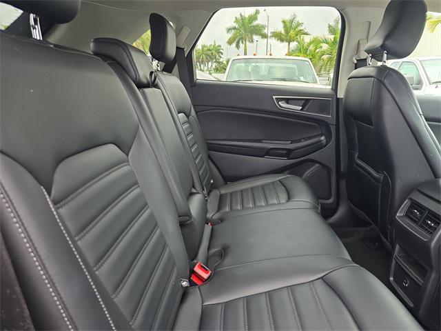 Photo of 2022 Gray Metallic Ford Edge
