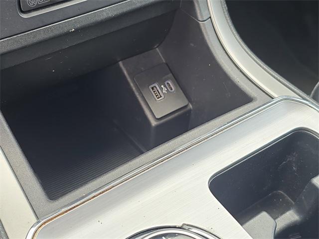 Photo of 2022 Gray Metallic Ford Edge