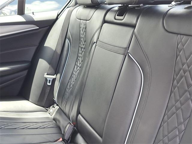 Photo of 2019 Alpine White BMW 540