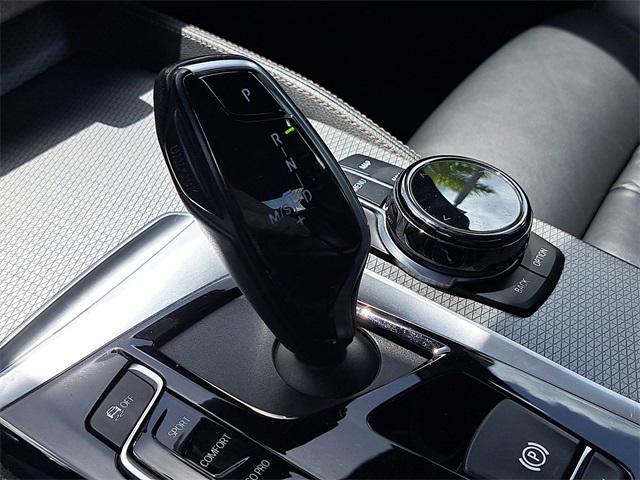 Photo of 2019 Alpine White BMW 540