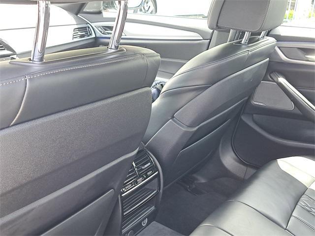 Photo of 2019 Alpine White BMW 540