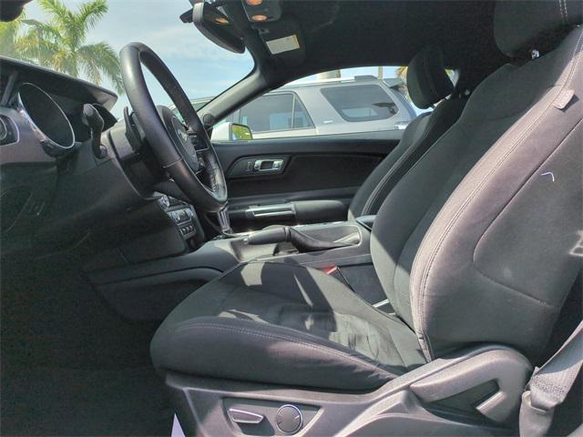 Photo of 2016 Oxford White Ford Mustang