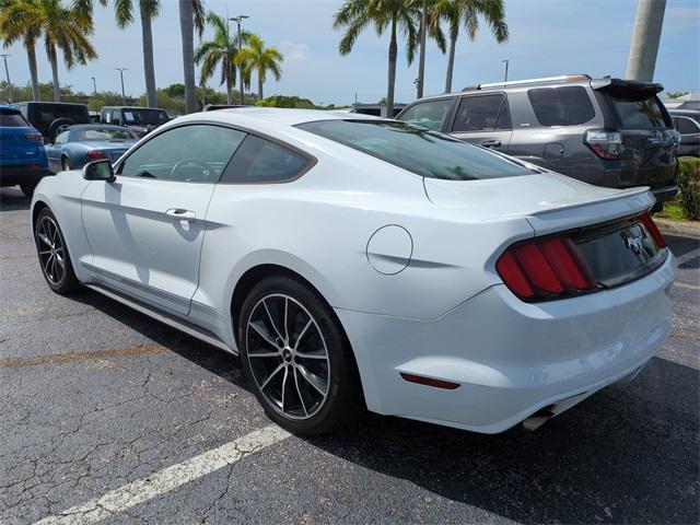 Photo of 2016 Oxford White Ford Mustang