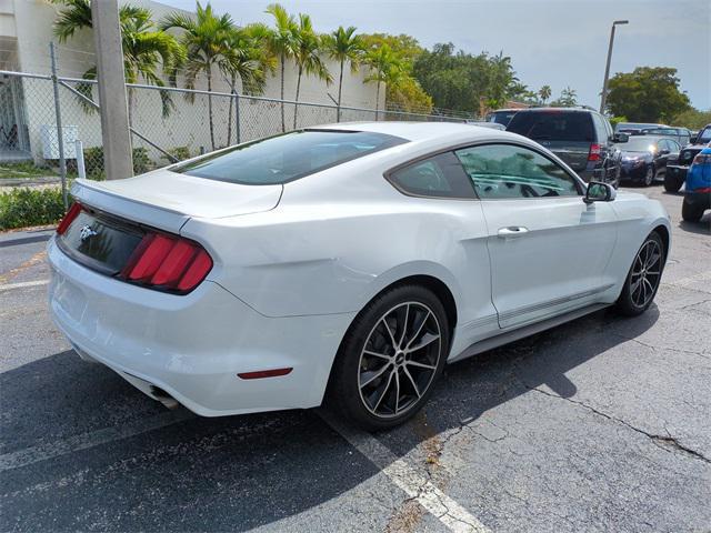 Photo of 2016 Oxford White Ford Mustang
