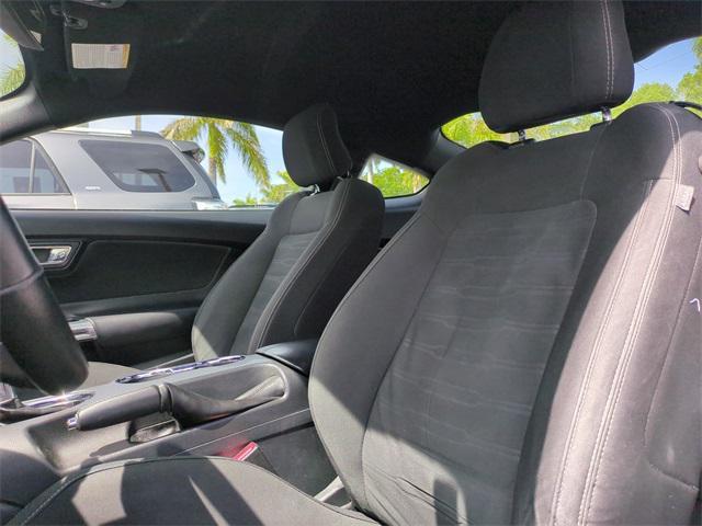 Photo of 2016 Oxford White Ford Mustang