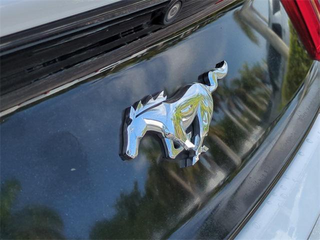 Photo of 2016 Oxford White Ford Mustang