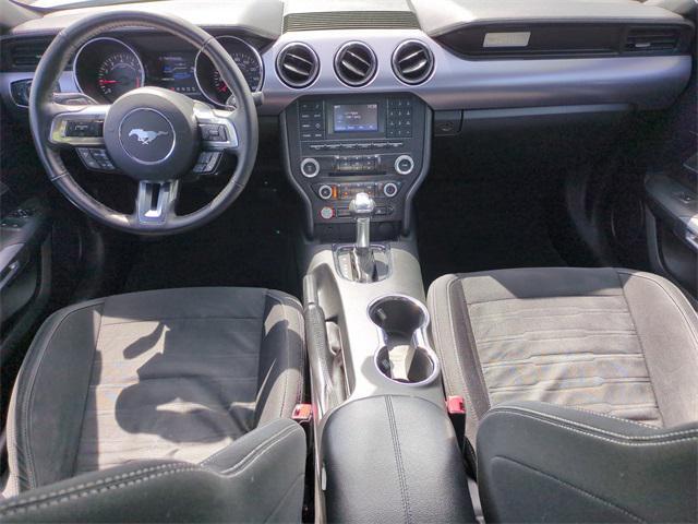 Photo of 2016 Oxford White Ford Mustang