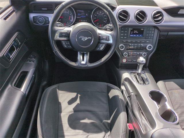 Photo of 2016 Oxford White Ford Mustang