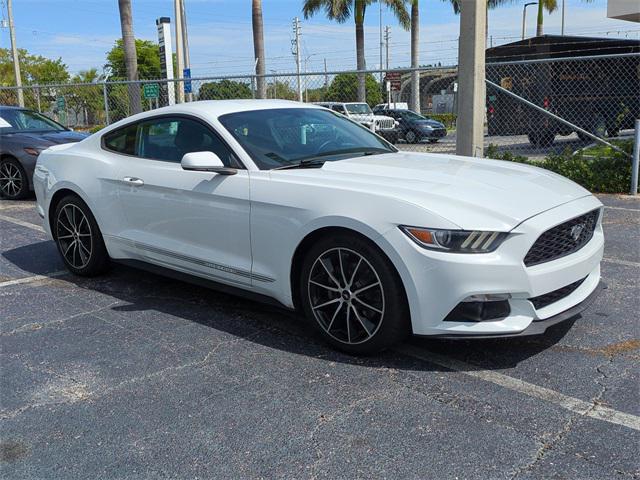 Photo of 2016 Oxford White Ford Mustang