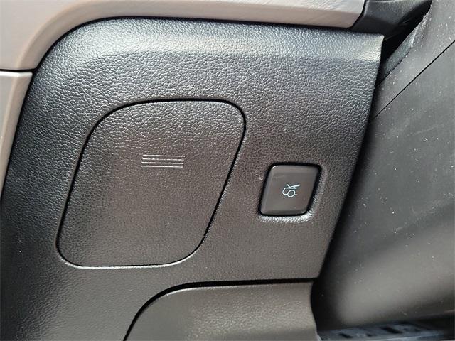 Photo of 2021 Oxford White Ford Mustang