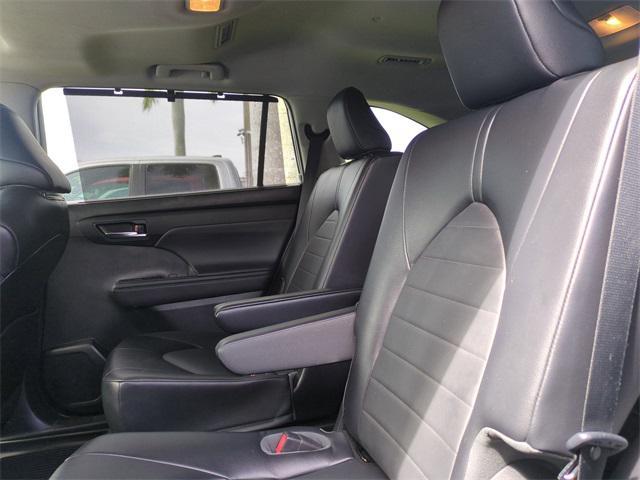Photo of 2022 Magnetic Gray Metallic Toyota Highlander