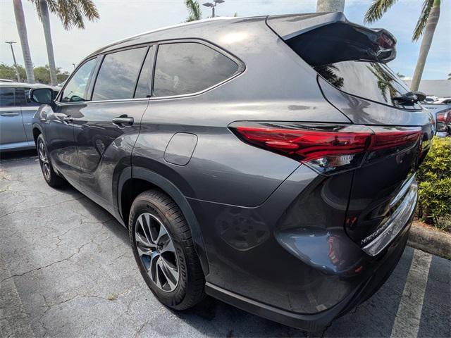 Photo of 2022 Magnetic Gray Metallic Toyota Highlander
