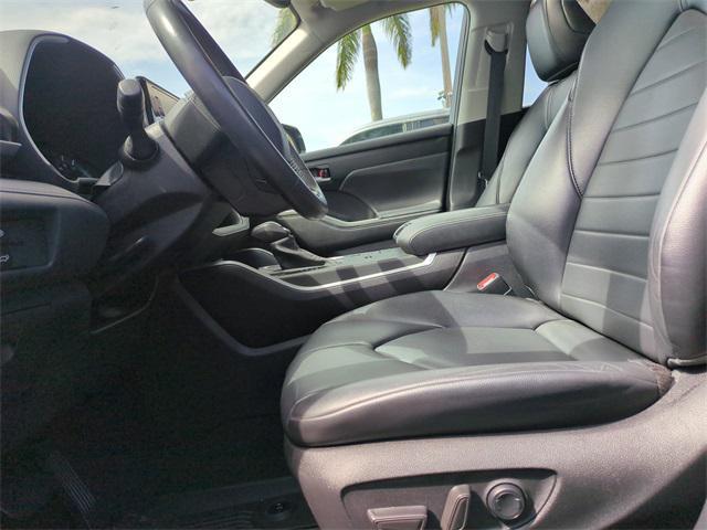 Photo of 2022 Magnetic Gray Metallic Toyota Highlander