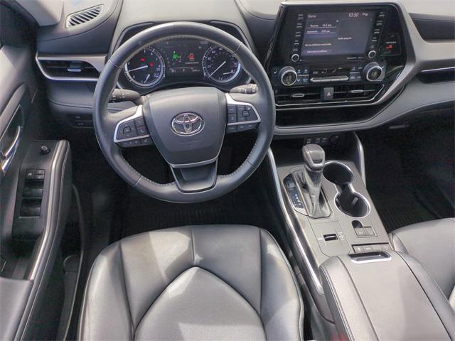 Photo of 2022 Magnetic Gray Metallic Toyota Highlander