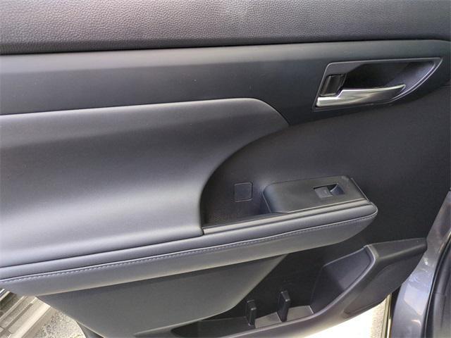 Photo of 2022 Magnetic Gray Metallic Toyota Highlander