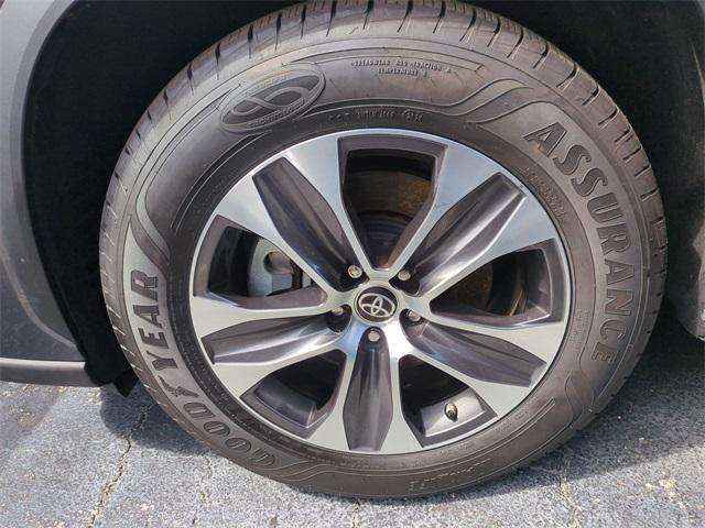 Photo of 2022 Magnetic Gray Metallic Toyota Highlander