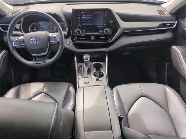 Photo of 2022 Magnetic Gray Metallic Toyota Highlander