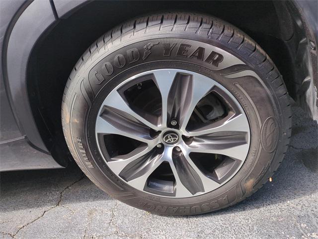 Photo of 2022 Magnetic Gray Metallic Toyota Highlander
