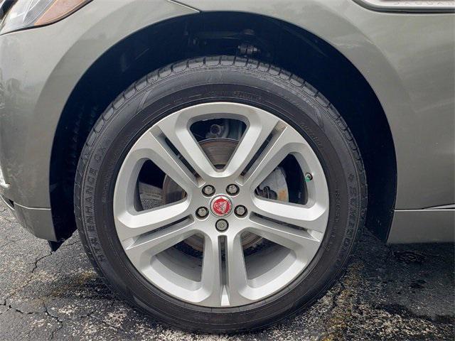 Photo of 2018 Carpathian Grey Jaguar F-PACE
