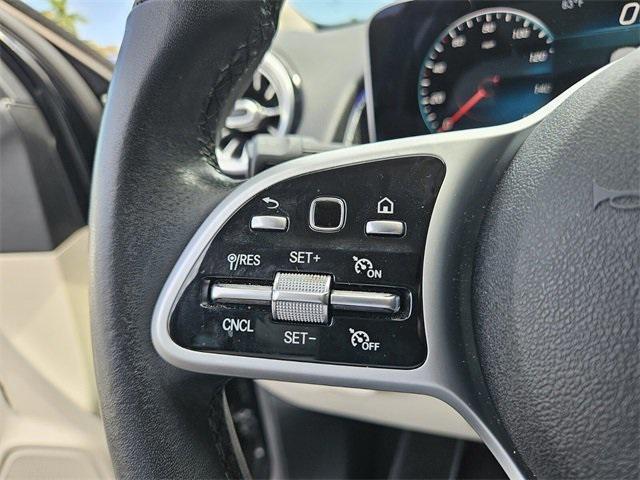 Photo of 2021 Night Black Mercedes-Benz GLB 250