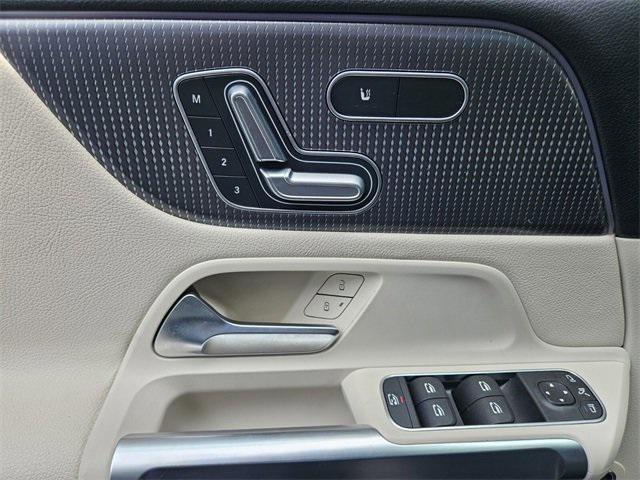Photo of 2021 Night Black Mercedes-Benz GLB 250