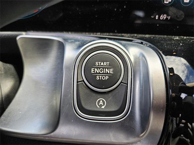 Photo of 2021 Night Black Mercedes-Benz GLB 250