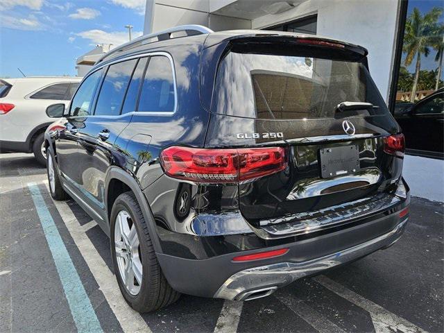 Photo of 2021 Night Black Mercedes-Benz GLB 250