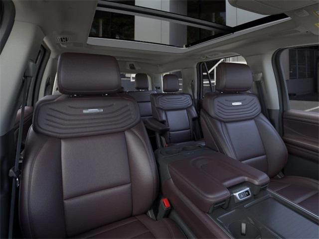 Photo of 2025 White Ford Expedition