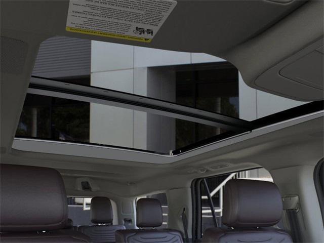 Photo of 2025 White Ford Expedition