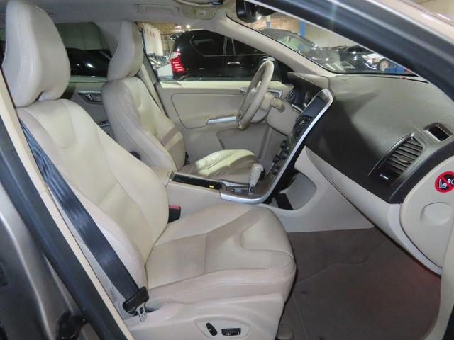 Photo of 2011 Beige Volvo XC60