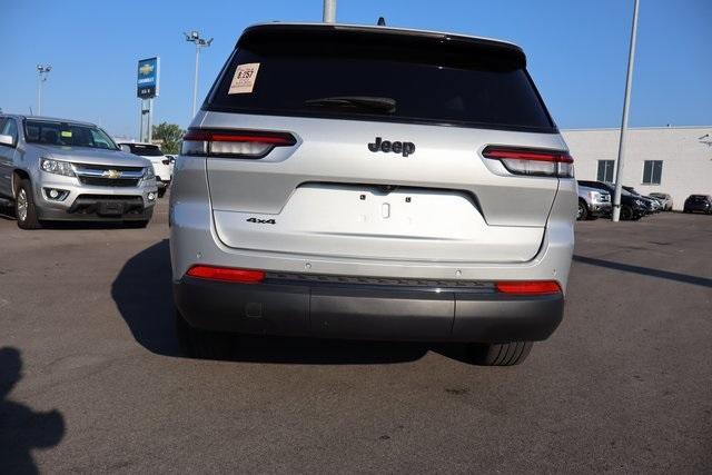 Photo of 2023 Silver Zynith Jeep Grand Cherokee L