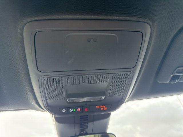 Photo of 2025 Summit White Chevrolet Traverse