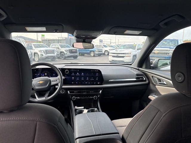 Photo of 2025 Summit White Chevrolet Traverse