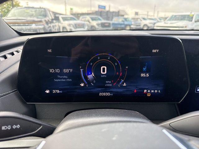 Photo of 2025 Summit White Chevrolet Traverse