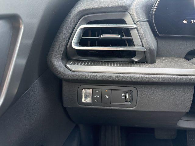 Photo of 2025 Summit White Chevrolet Traverse